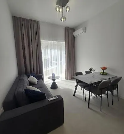 Grand Deluxe Apartment