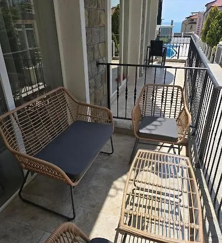 Grand Deluxe Apartment *